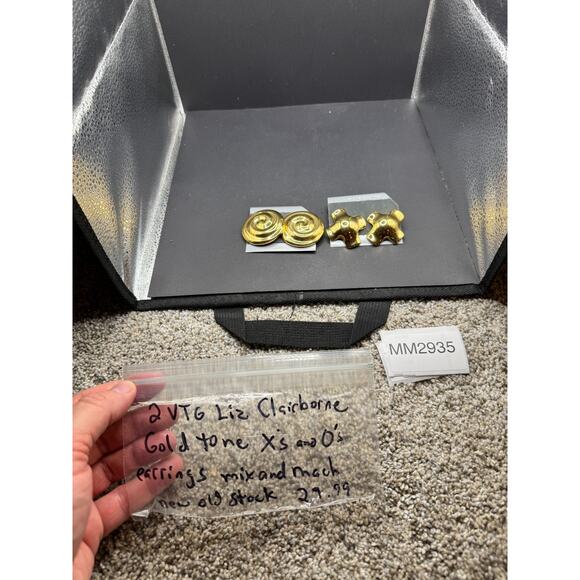 Vtg Liz Claiborne Gold Tone Round Swirl Cross Clip On Stud Earrings Lot of 2 NOS - Picture 8 of 8